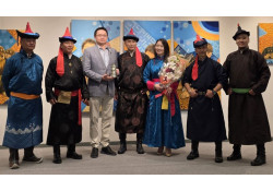 Элчин сайд Б.Баярсайхан зураач Б.Болортуяагийн “MONGOL BANKHAR” үзэсгэлэнгийн нээлтэд оролцов.