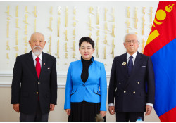 バトツェツェグ外務大臣と笹川陽平日本財団名誉会長の会談
